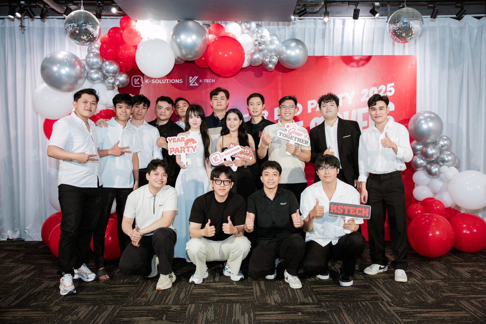 Các thành viên checkin Year End Party 2025